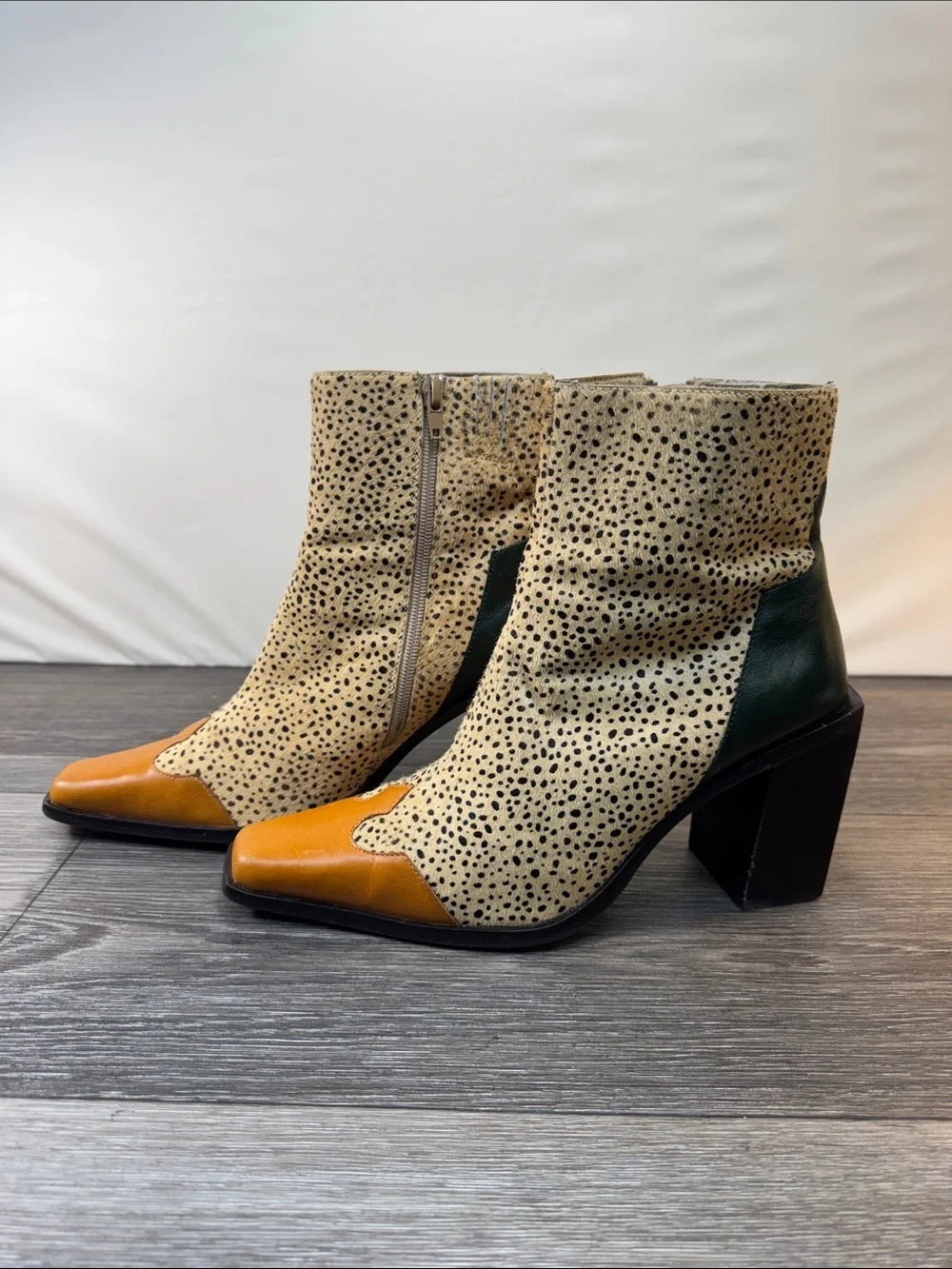 Jeffrey Campbell Tan Spotted Ankle heeled boots woman’s SZ 9 (j269)